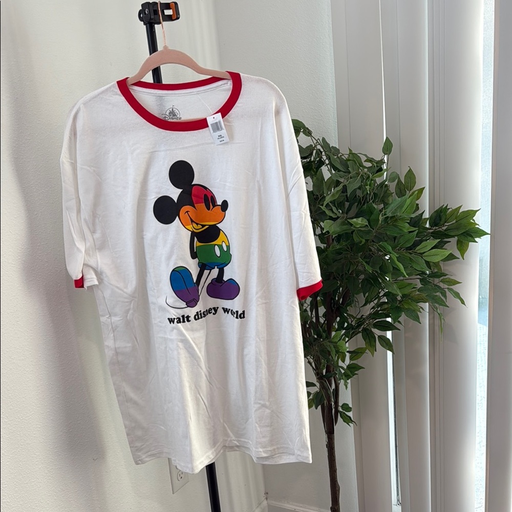 Disney White and Red Mickey Mouse Short Sleeve Tee